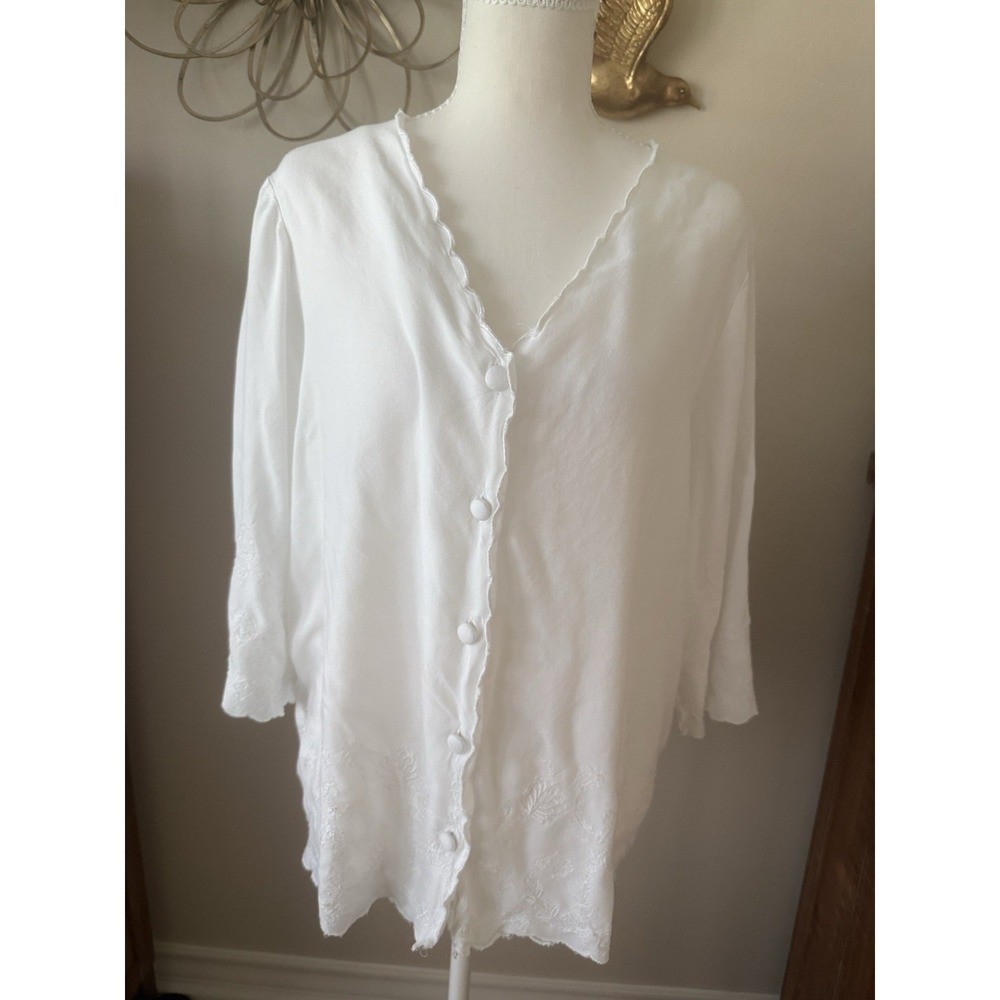 Womens Blair Solid White 3/4 Sleeve Button Down V Neck Blouse Top Embroidered M